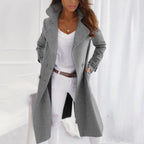 Elegant Wool Coat Featuring a Trendy Folded Collar